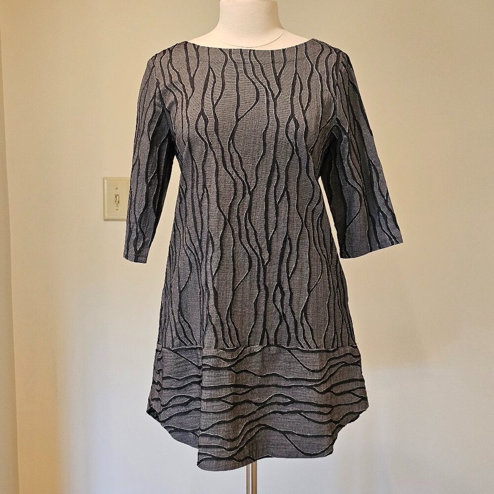 Niche Tunic, size M, EUC